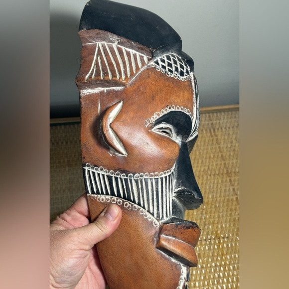 Vintage African hand carved and hand painted mask in great condition - Picture 5 of 8